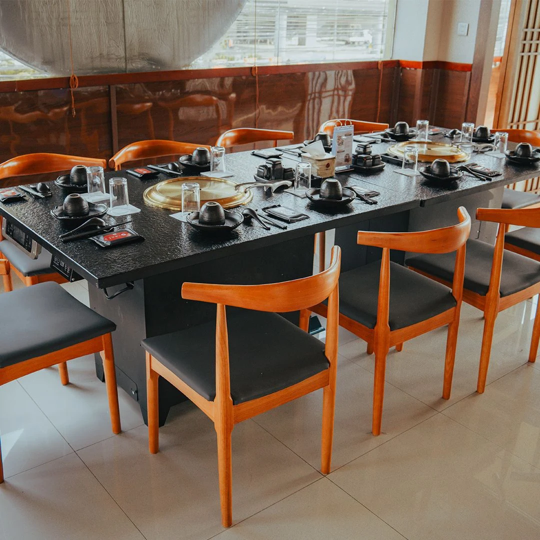 An empty dining area at Yaki2gether